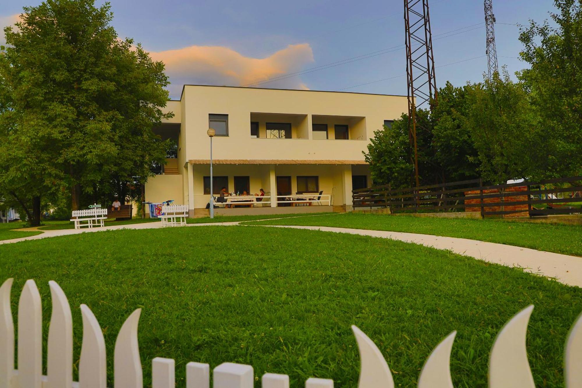 Holiday Homes Pozitiva Bihać Εξωτερικό φωτογραφία